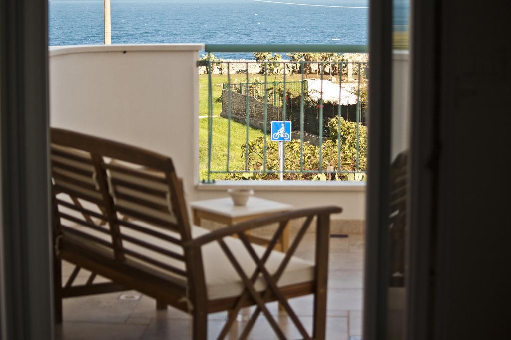 Camera Matrimoniale Deluxe con Balcone e Vista Mare